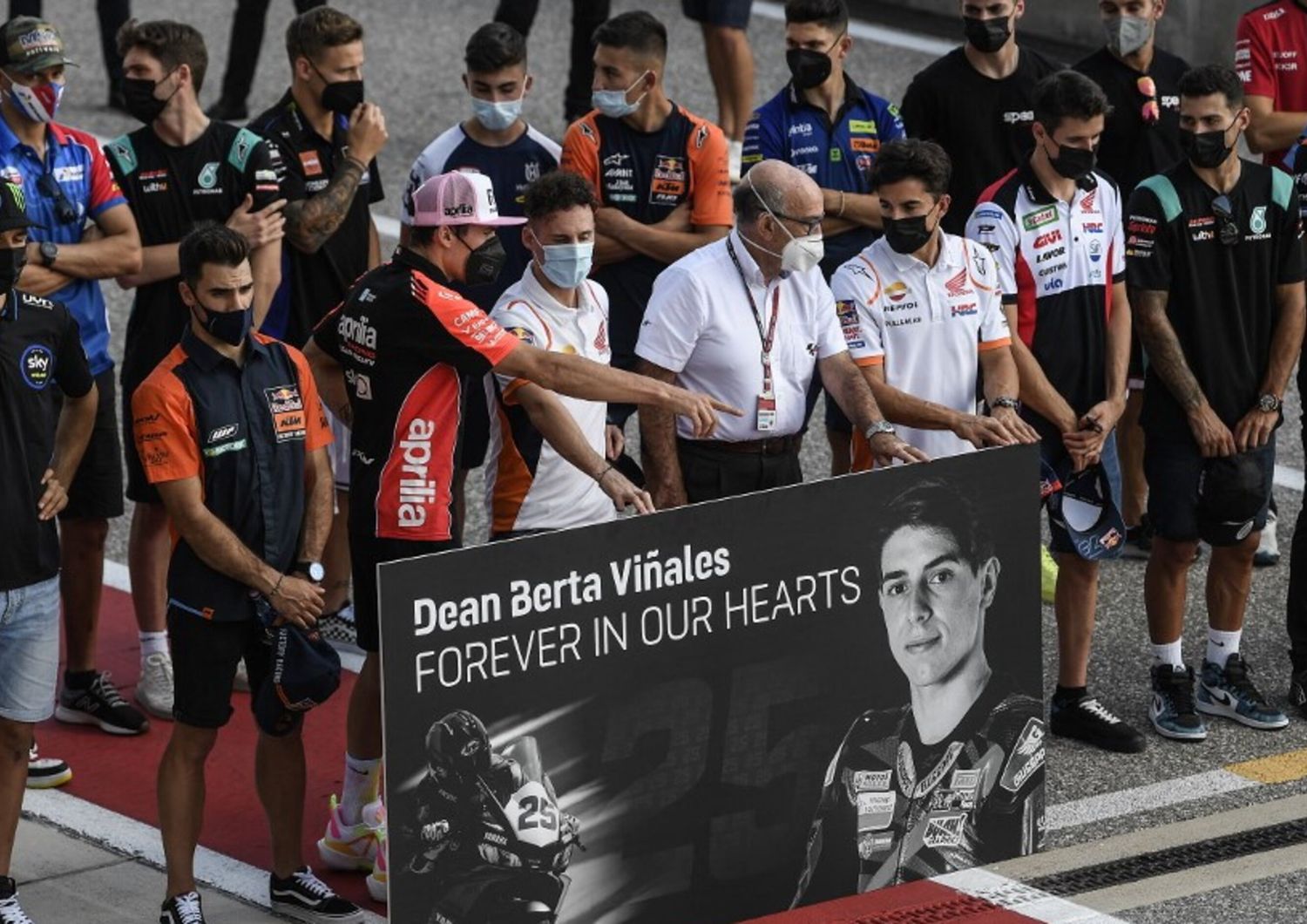 Minuto di silenzio per Berta Vinales durante il Red Bull Grand Prix 2021