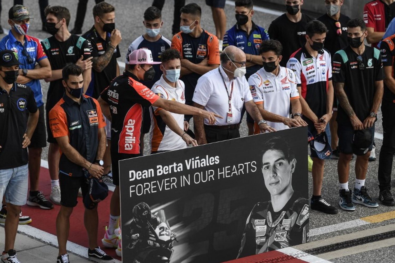 Minuto di silenzio per Berta Vinales durante il Red Bull Grand Prix 2021