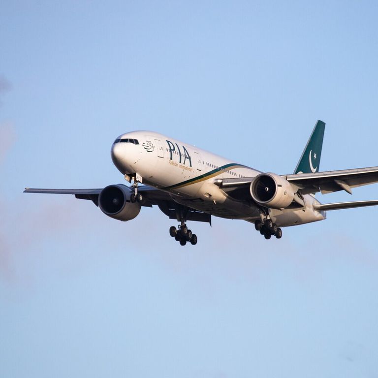 Un Boeing 777-200 della Pakistan International Airlines (Pia) in fase di atterraggio