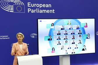 Ursula von der Leyen presenta la nuova Commissione europea