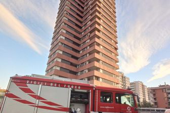 incendio palazzo 21 piani milano