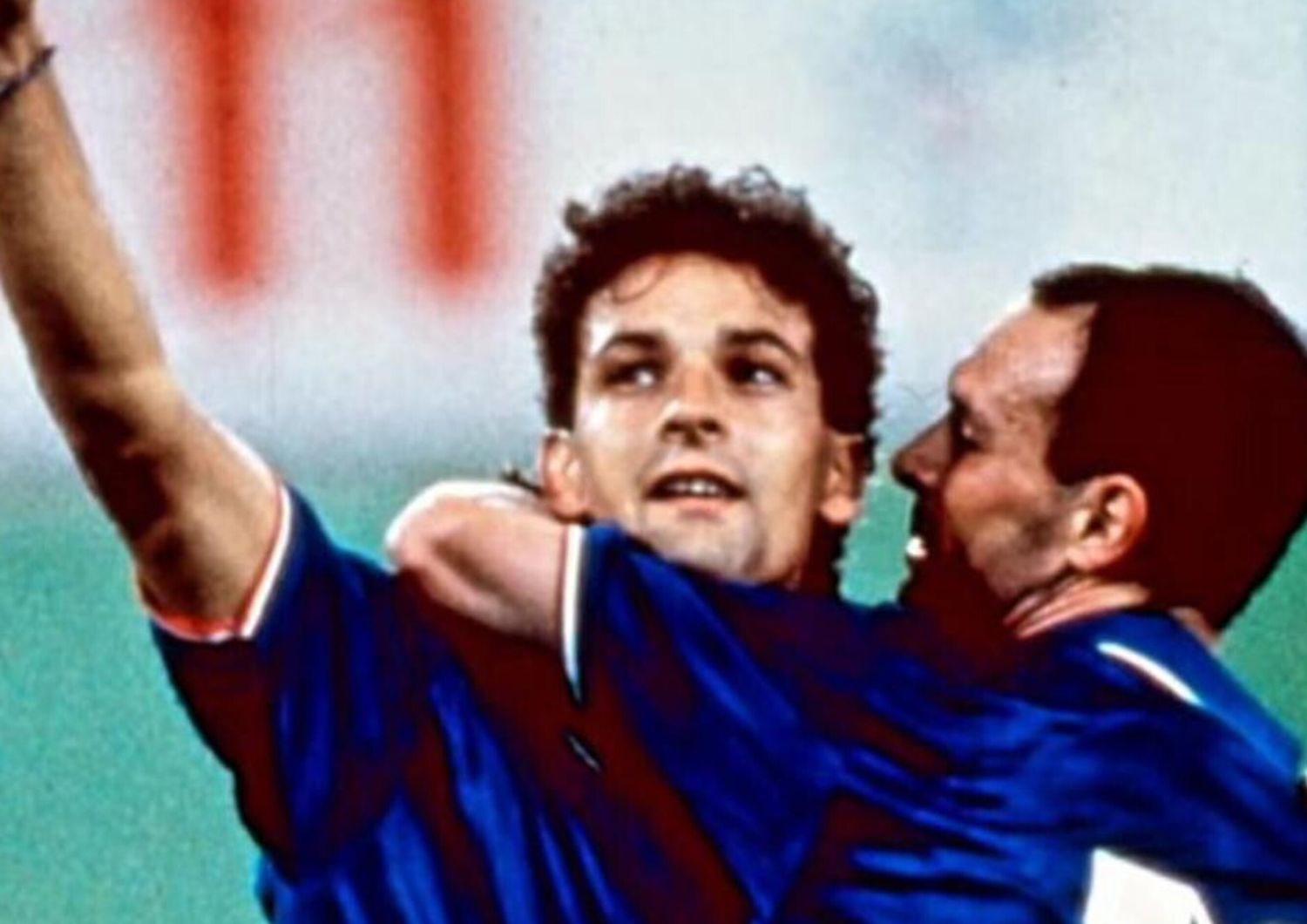 L'abbraccio tra Roberto Baggio e Salvatore Schillaci