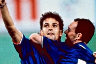 L'abbraccio tra Roberto Baggio e Salvatore Schillaci