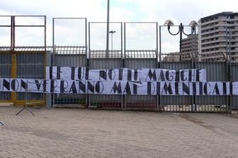 Lo striscione in omaggio a Totò Schillaci al Renzo Barbera di Palermo