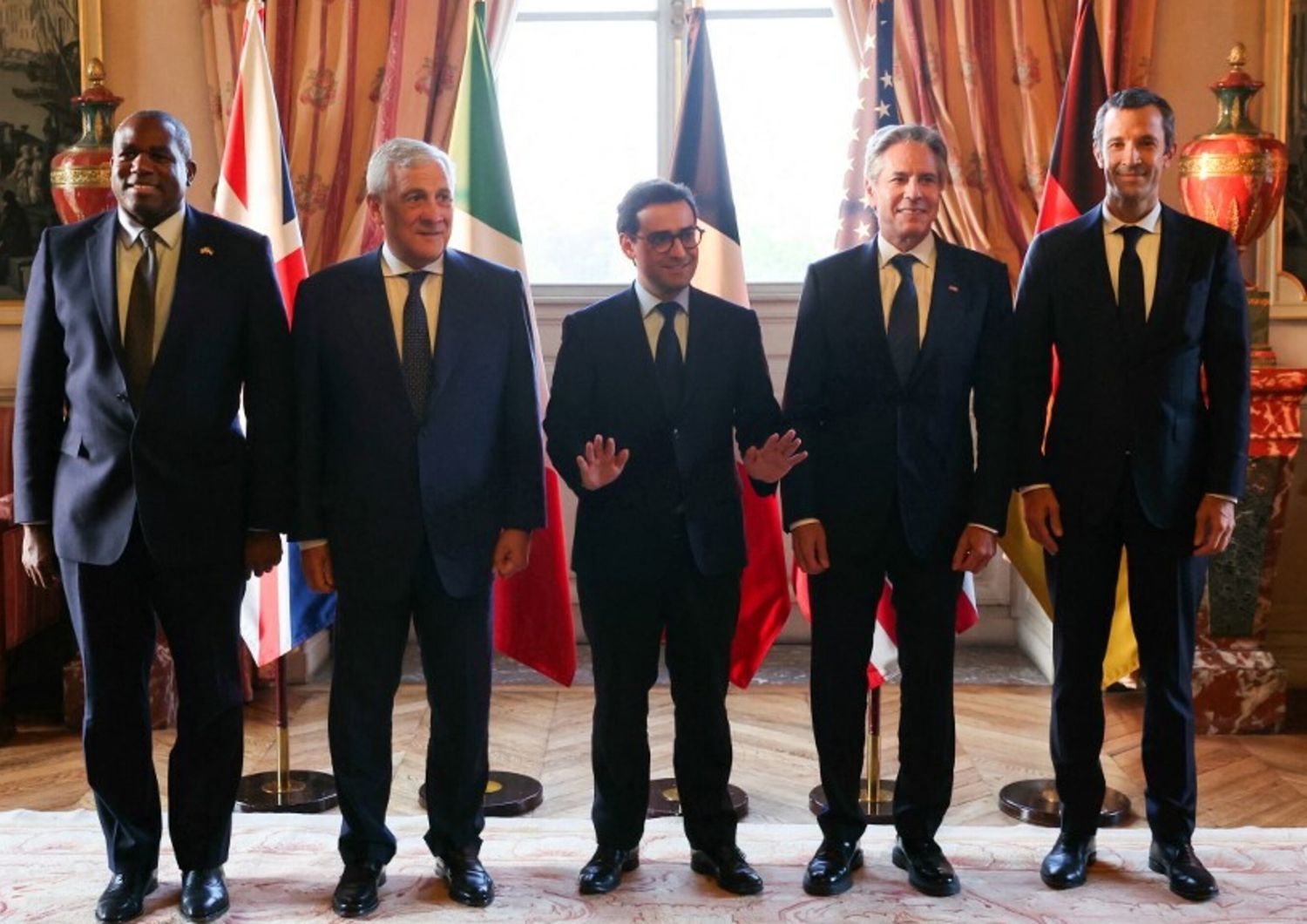 Da sinistra il ministro degli Esteri britannico David Lammy, il ministro degli Esteri italiano Antonio Tajani, il ministro degli Esteri e degli Affari europei francese uscente Stephane Sejourne, il segretario di Stato americano Antony Blinken e il direttore generale degli Affari politici del ministero degli Esteri tedesco Gunter Sautter