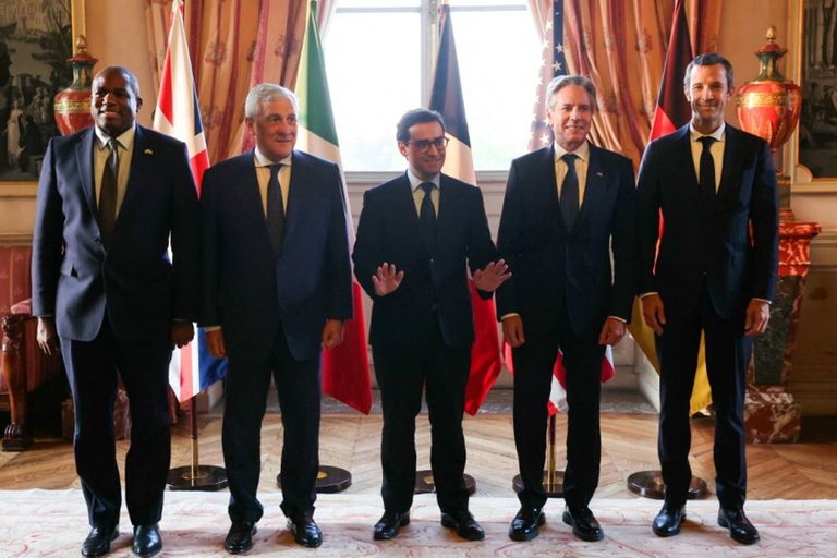 Da sinistra il ministro degli Esteri britannico David Lammy, il ministro degli Esteri italiano Antonio Tajani, il ministro degli Esteri e degli Affari europei francese uscente Stephane Sejourne, il segretario di Stato americano Antony Blinken e il direttore generale degli Affari politici del ministero degli Esteri tedesco Gunter Sautter