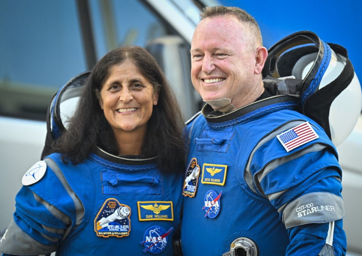 Gli astronauti della NASA Butch Wilmore (a destra) e Suni Williams