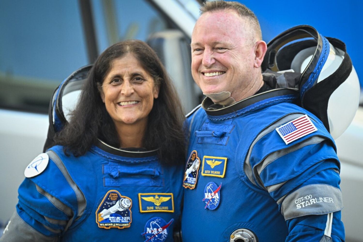 Gli astronauti della NASA Butch Wilmore (a destra) e Suni Williams