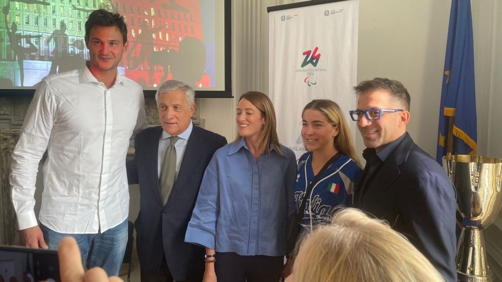 Da sinistra: Gallinari, il ministro Tajani, la presidente Metsola, Isabella Dayton (softball) e Del Piero