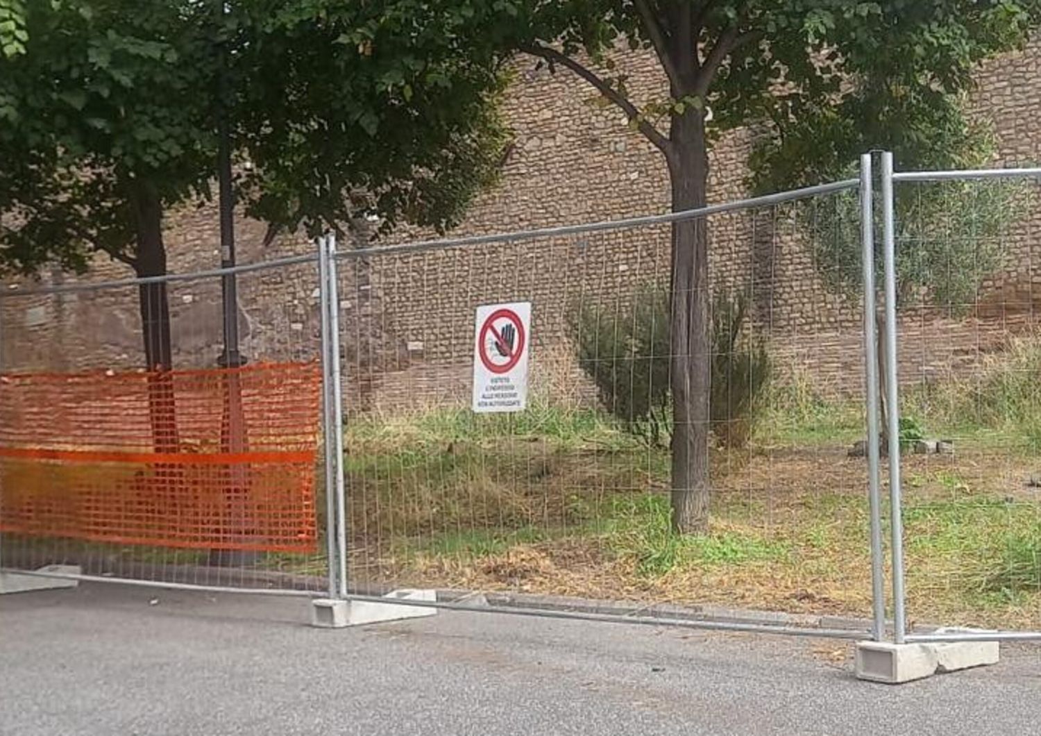 Le cancellate installate a Viale Pretoriano