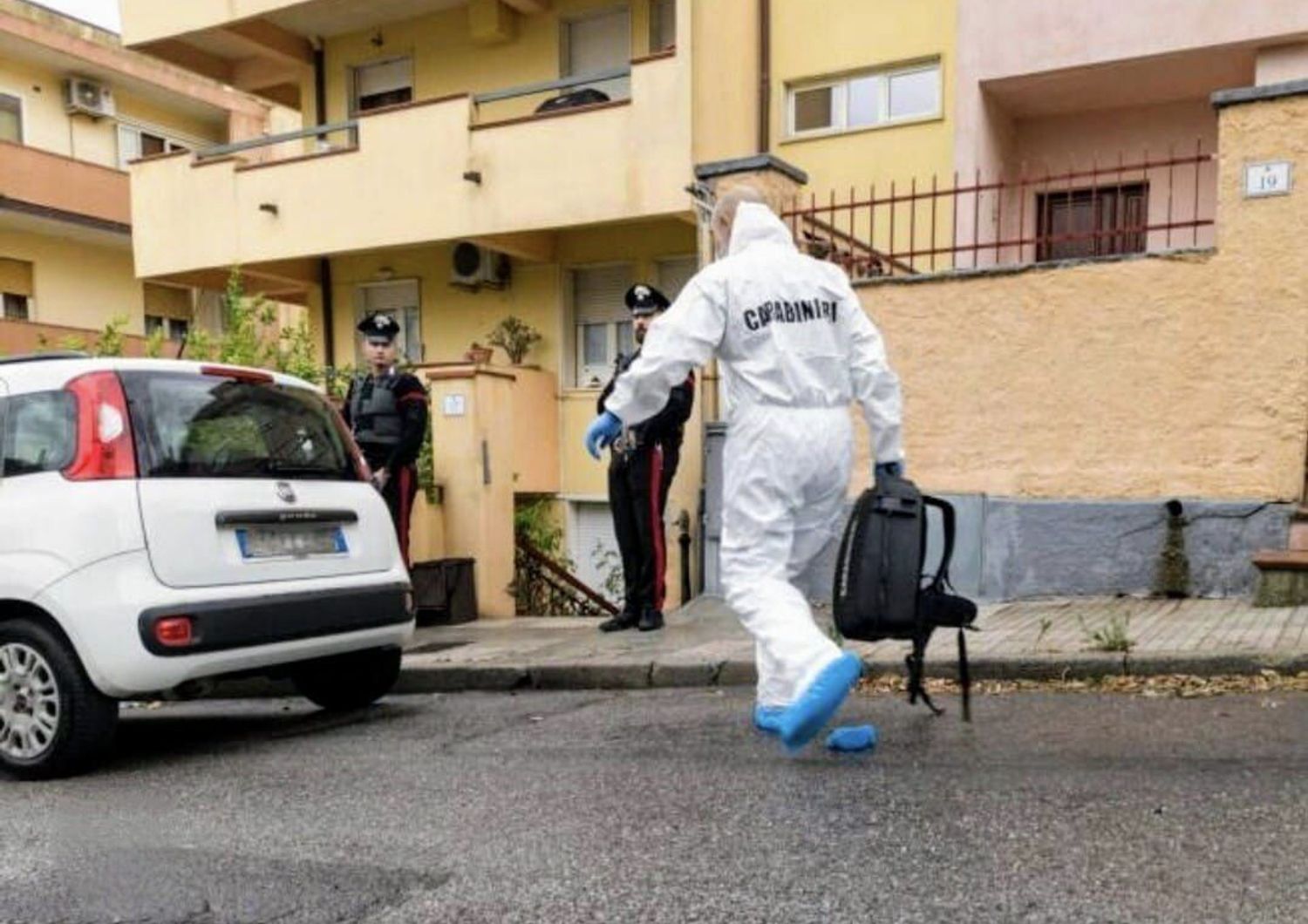 strage famiglia nuoro cinque morti bimbo spirato nella notte