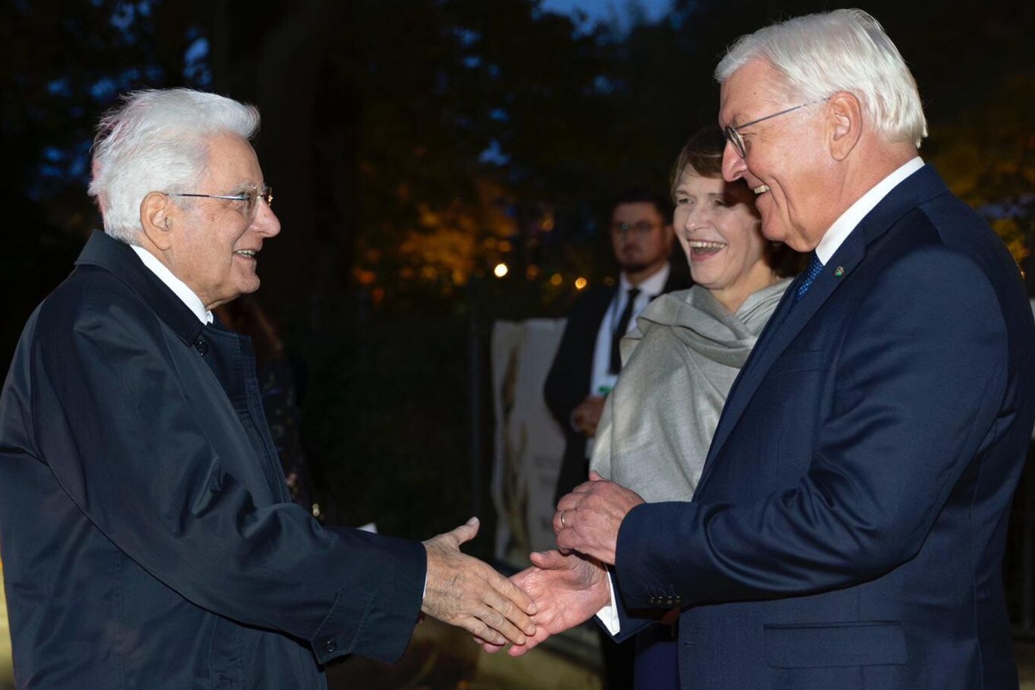 Sergio Mattarella ricevuto dal presidente tedesco Frank-Walter Steinmeier e dalla moglie Elke
