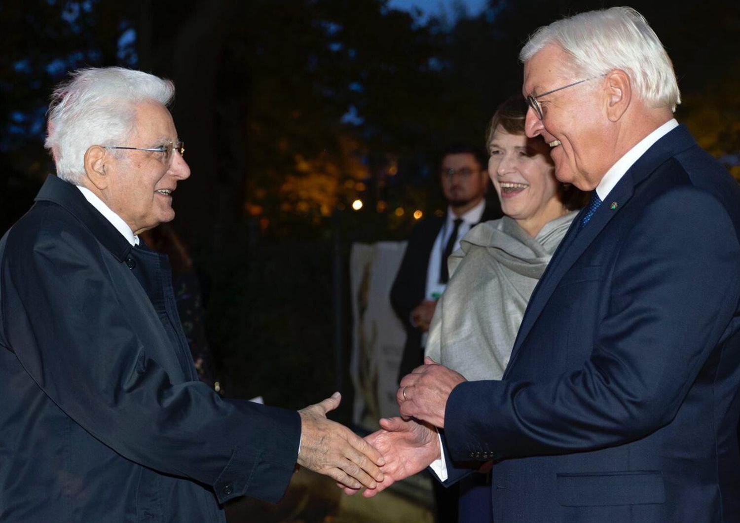 Sergio Mattarella ricevuto dal presidente tedesco Frank-Walter Steinmeier e dalla moglie Elke