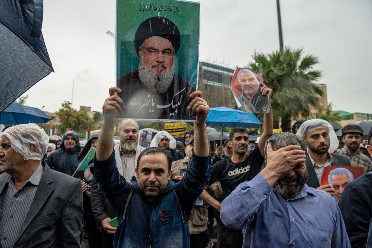 Manifestanti in Iran dopo la morte di Nasrallah