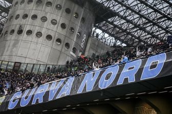 Curva interista durante il derby