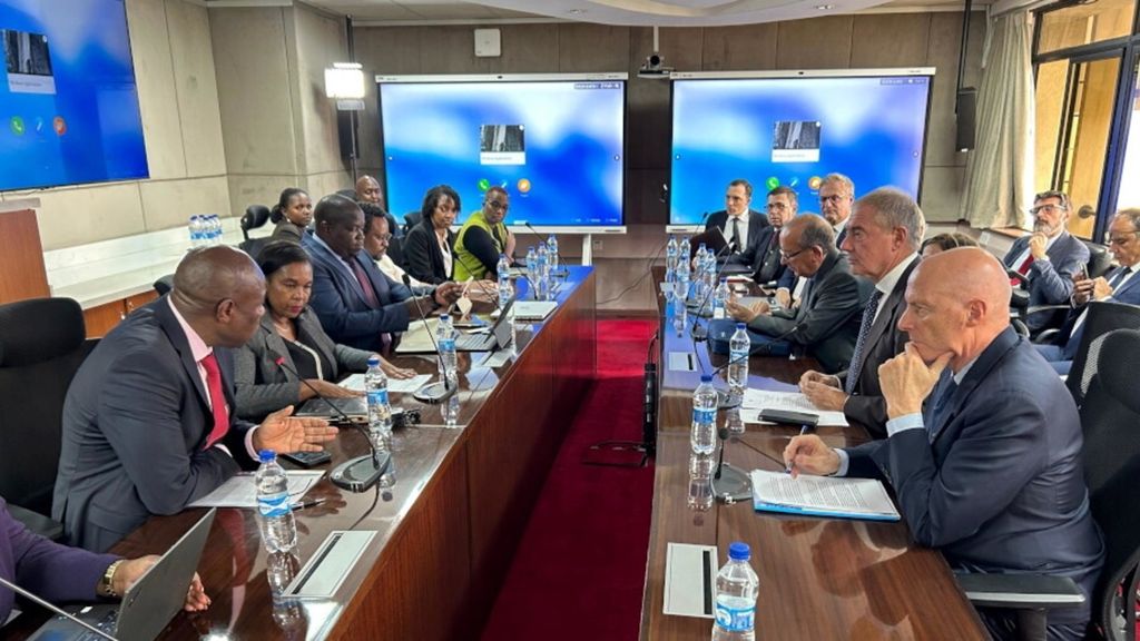 Le ministre Adolfo Urso à Nairobi avec les ministres kenyans de la communication et de l'économie numérique, du commerce et de l'industrie, 30 septembre