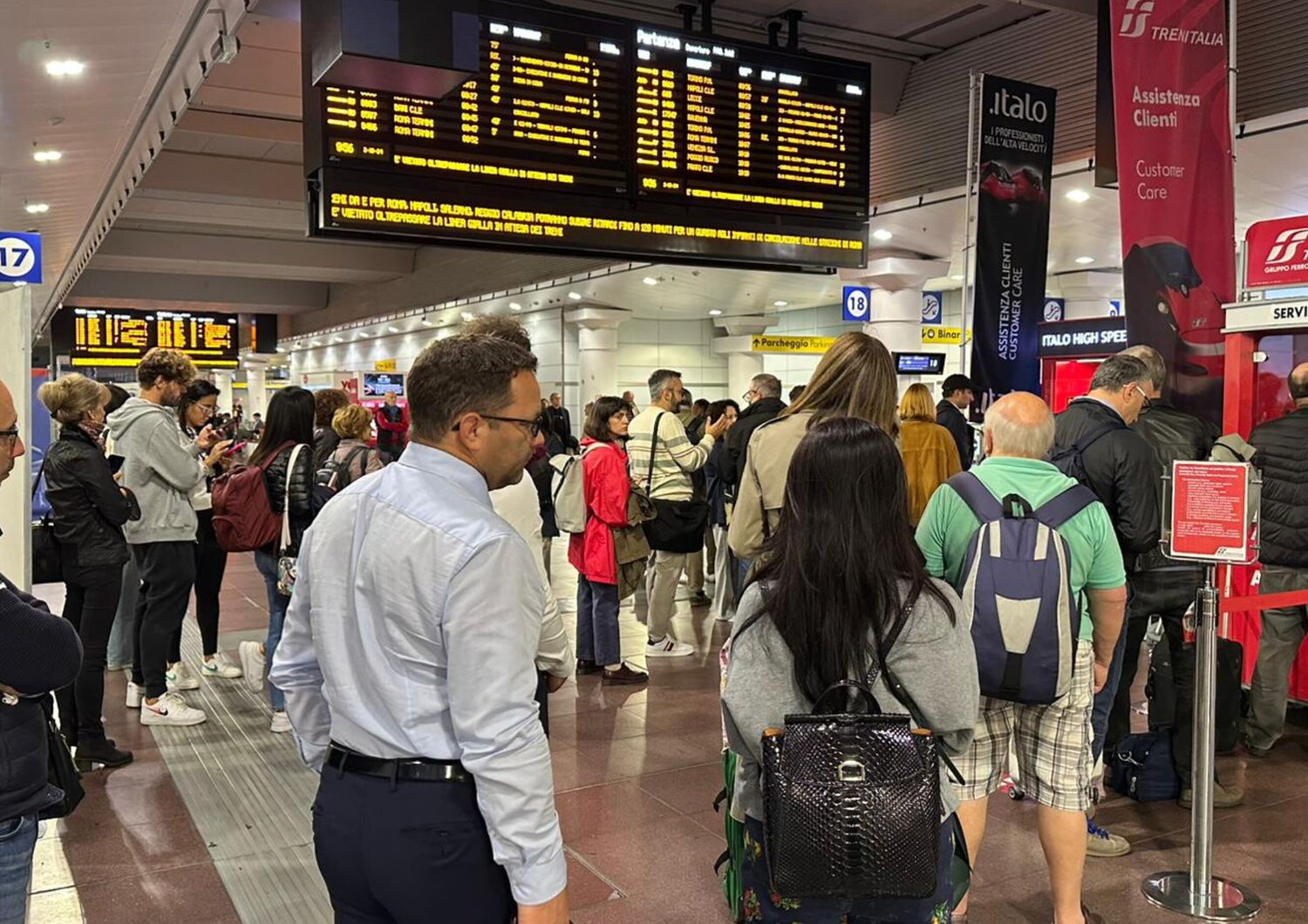 blocco treni fermi ritardi cancellazioni