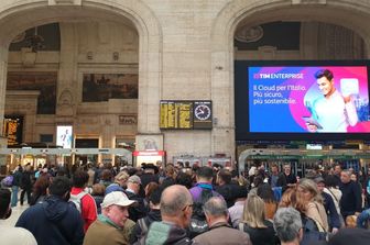 Treni cancellati o ijn ritardo: il caos alla stazione Centrale di Milano