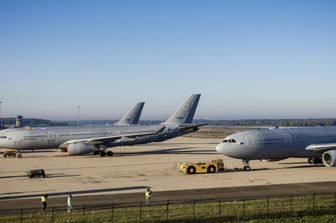 Aerei per l'evacuazione dei cittadini stranieri all'aeroporto di Beirut