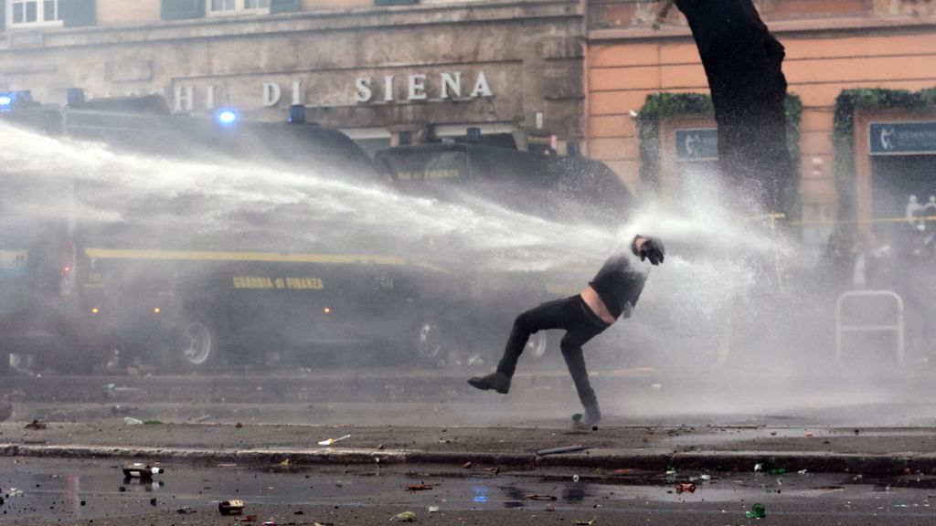 La manifestazione pro Palestina a Roma sfocia in guerriglia urbana