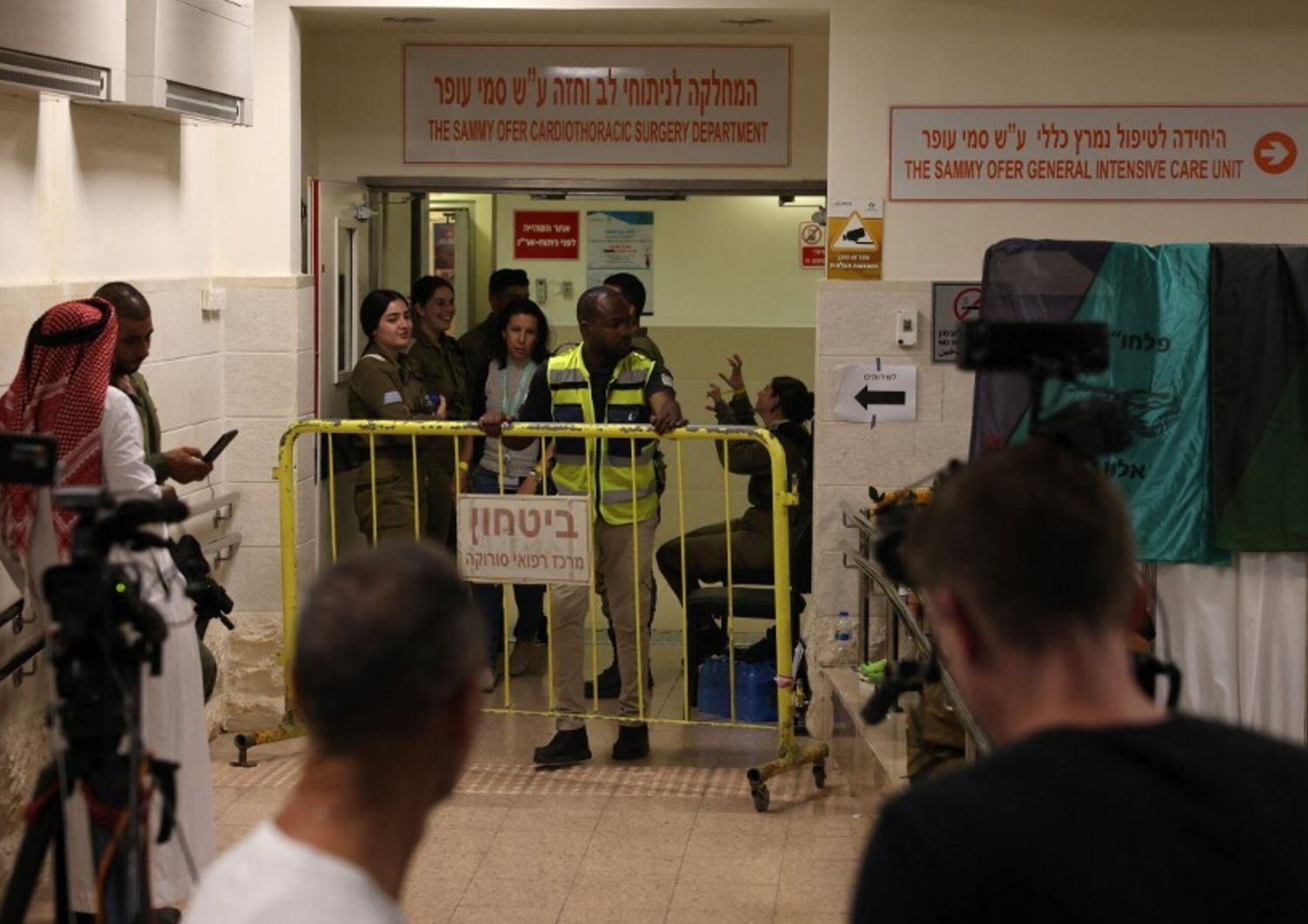 L'ospedale Soroka Medical Center dove sono stati portati i feriti nell'attentato alla stazione dei bus di Beersheva