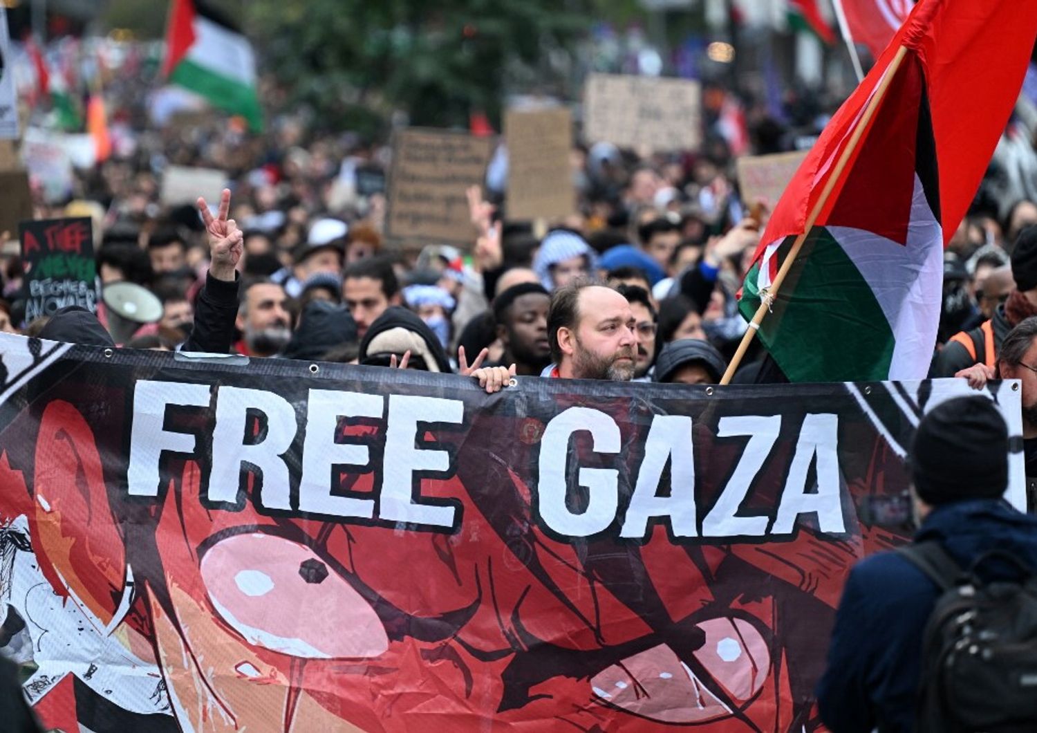 massacro 7 ottobre nel mondo cortei per Gaza e per Israele