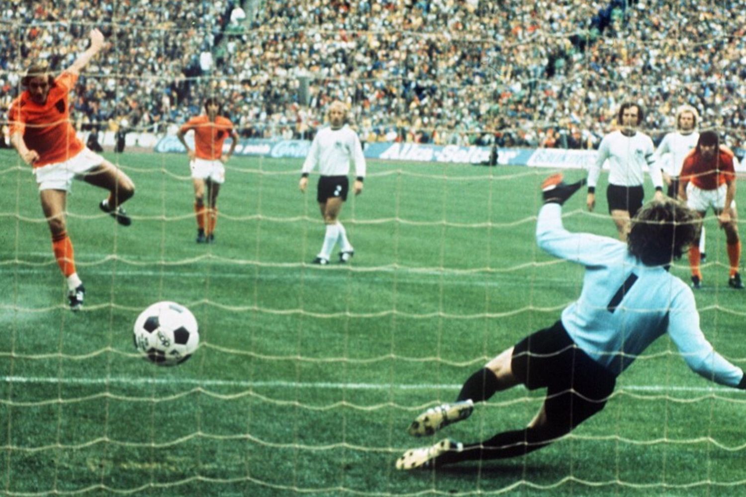 Johan Neeskens con la maglia dell’Olanda