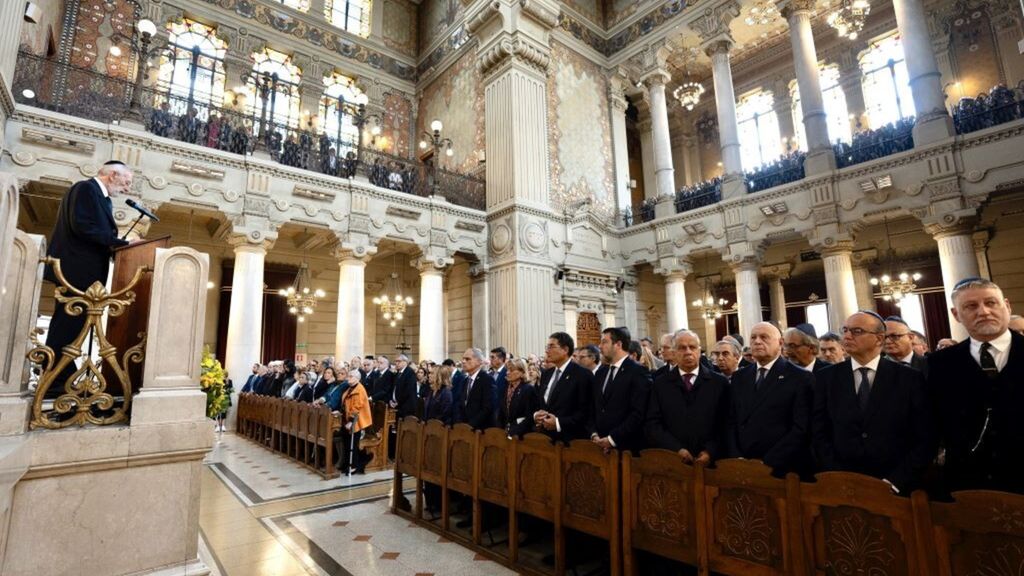 Les représentants des institutions réunis à la Grande Singoga de Rome pour commémorer les attentats du 7 octobre