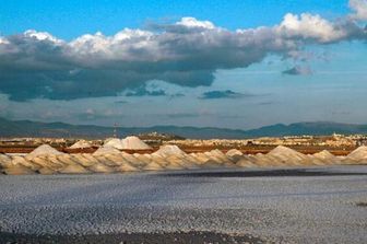 Desalinizzare l'acqua con energia solare