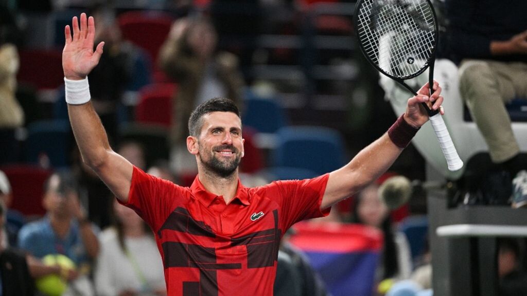 A Shanghai Djokovic elimina Cobolli e passa agli ottavi