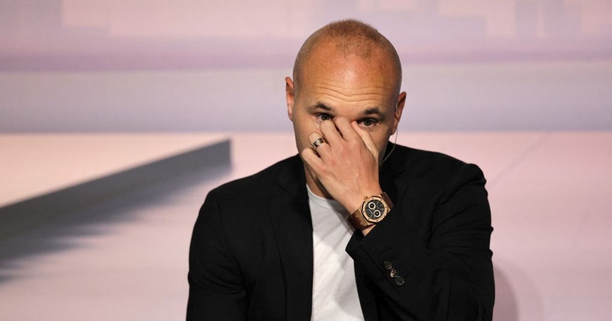 Iniesta in lacrime annuncia il ritiro, "fiero di aver realizzato il mio sogno" 