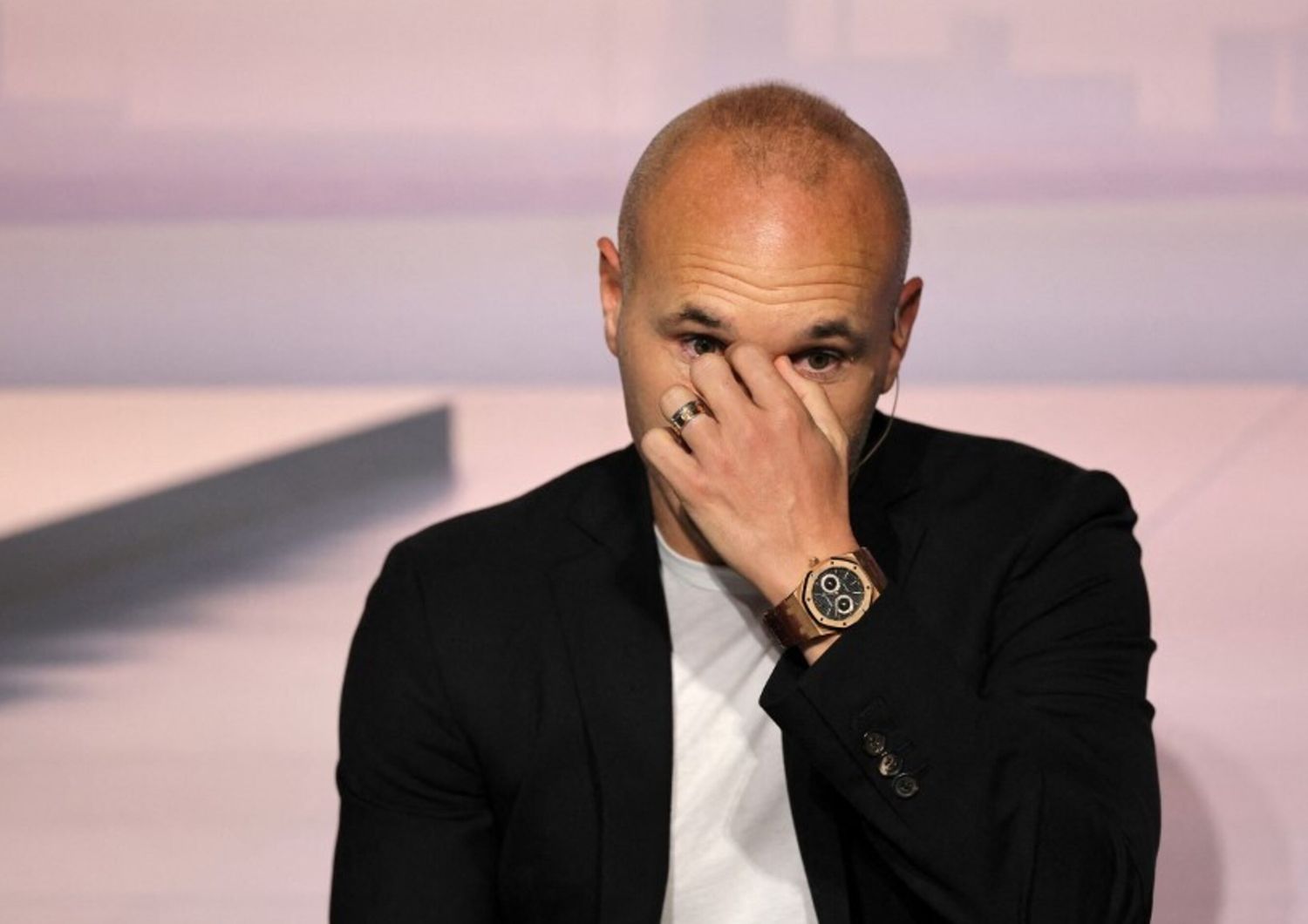 Iniesta in lacrime annuncia il ritiro, "fiero di aver realizzato il mio sogno"