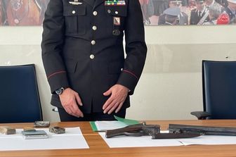 Droga e un fucile a canne mozze sequestrati dai carabinieri nelle perquisizioni di stamattina