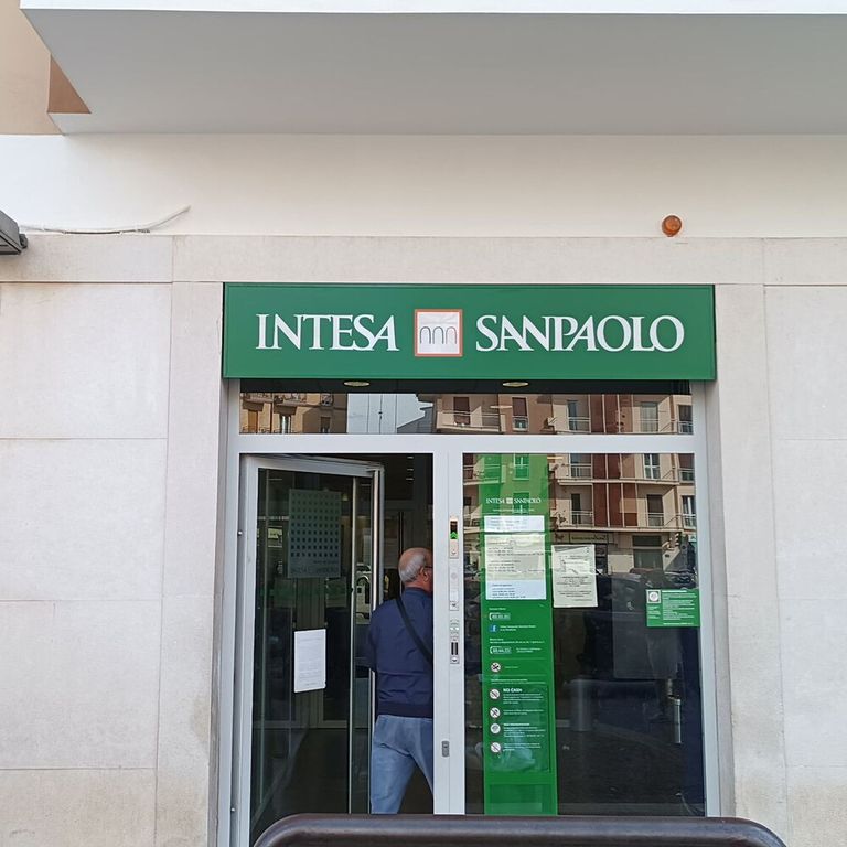 Spiati i conti correnti di Giorgia Meloni e della sorella, inchiesta a Bari su un ex dipendente di Intesa Sanpaolo