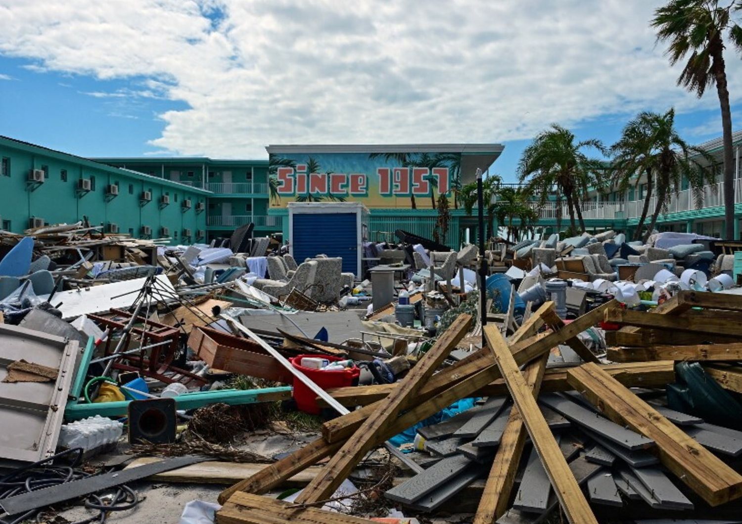 Il bilancio dell'uragano Milton: 16 morti e 50 miliardi di danni. Atteso Biden in Florida