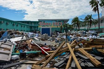 Il bilancio dell'uragano Milton: 16 morti e 50 miliardi di danni. Atteso Biden in Florida