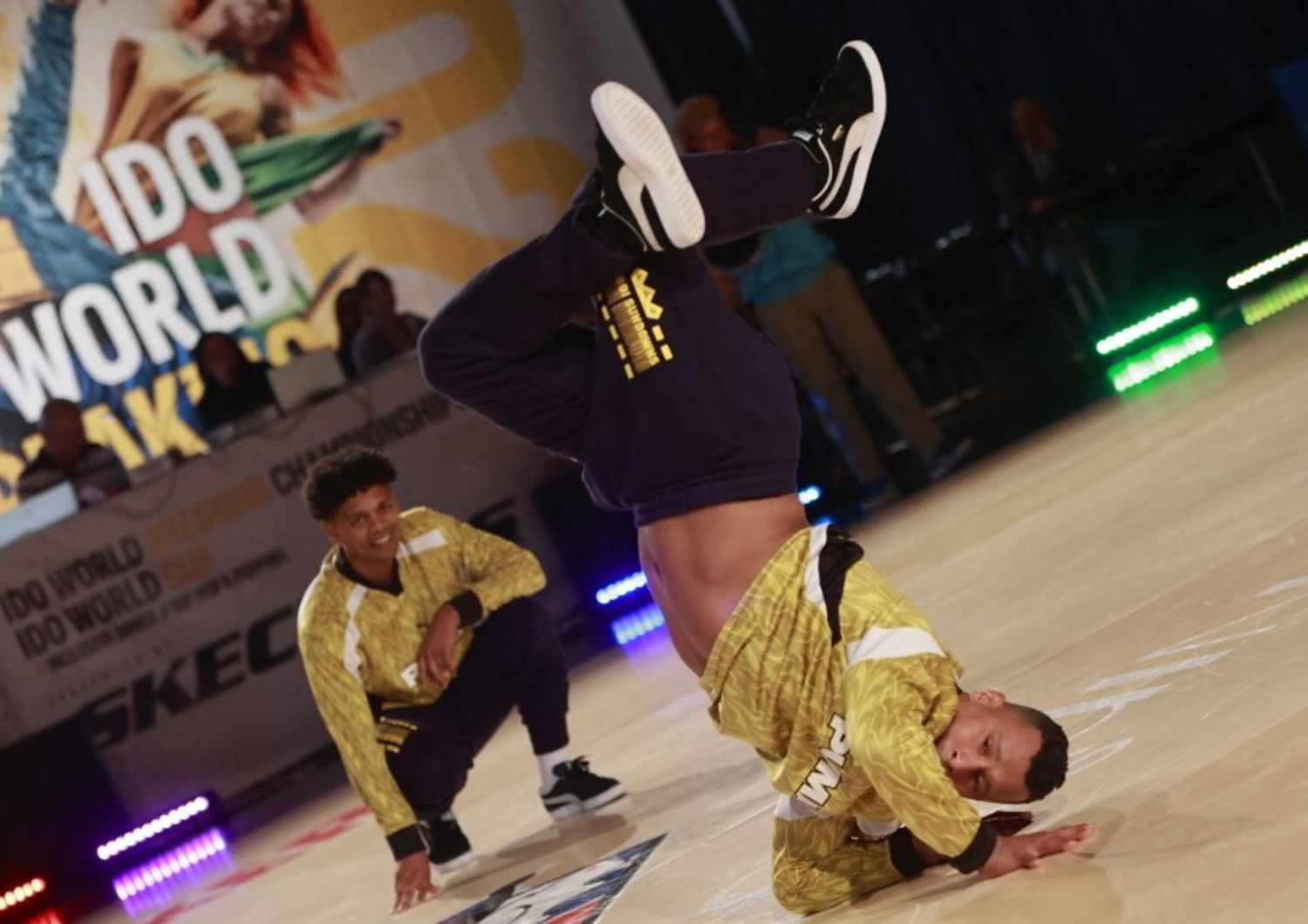 Caduta dei capelli e noduli alla testa, che cosa rischiano i ballerini di breakdance