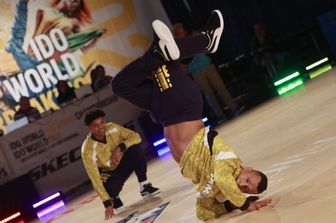 Caduta dei capelli e noduli alla testa, che cosa rischiano i ballerini di breakdance