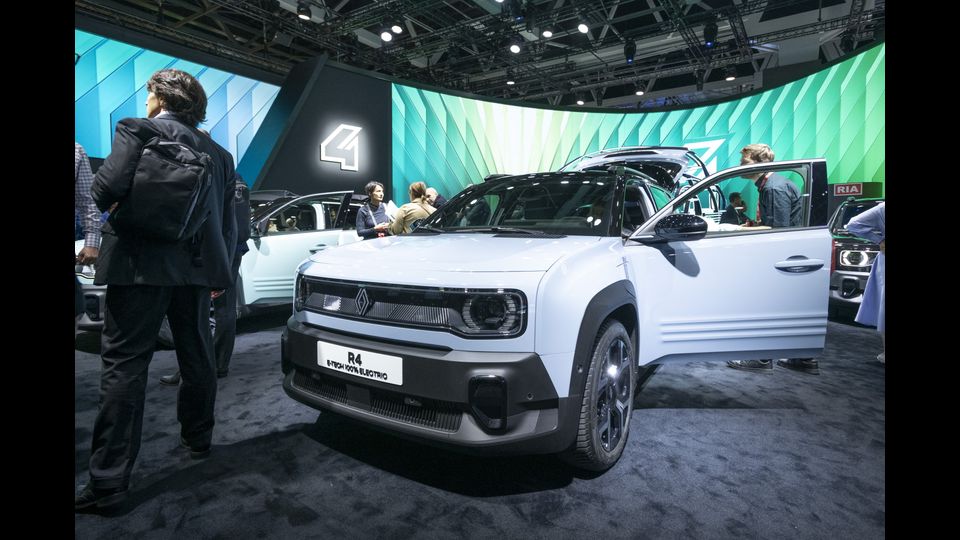 A Parigi apre il salone dell'auto