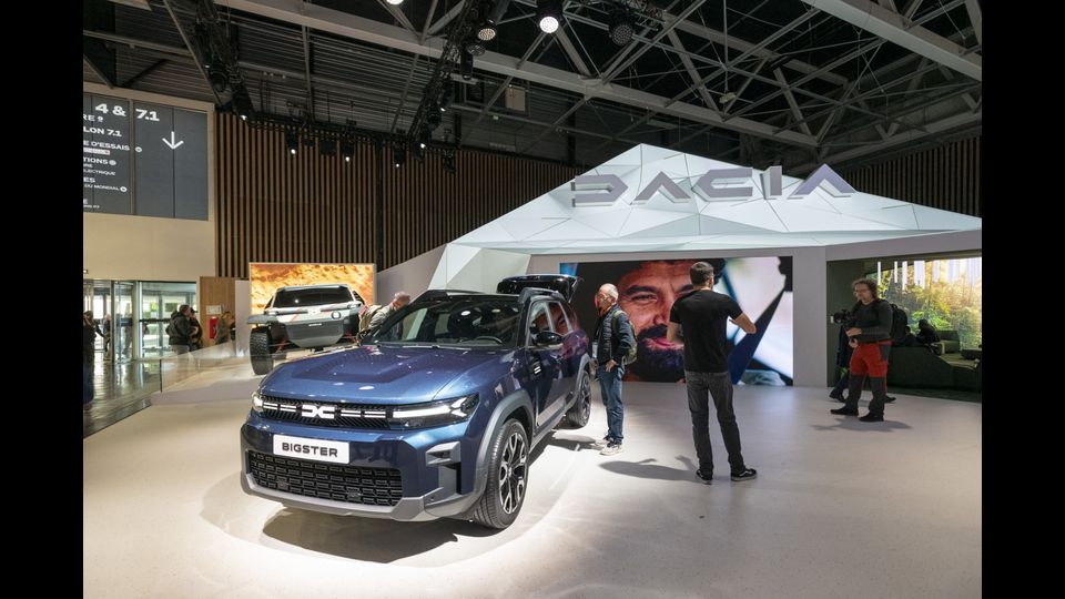 A Parigi apre il salone dell'auto