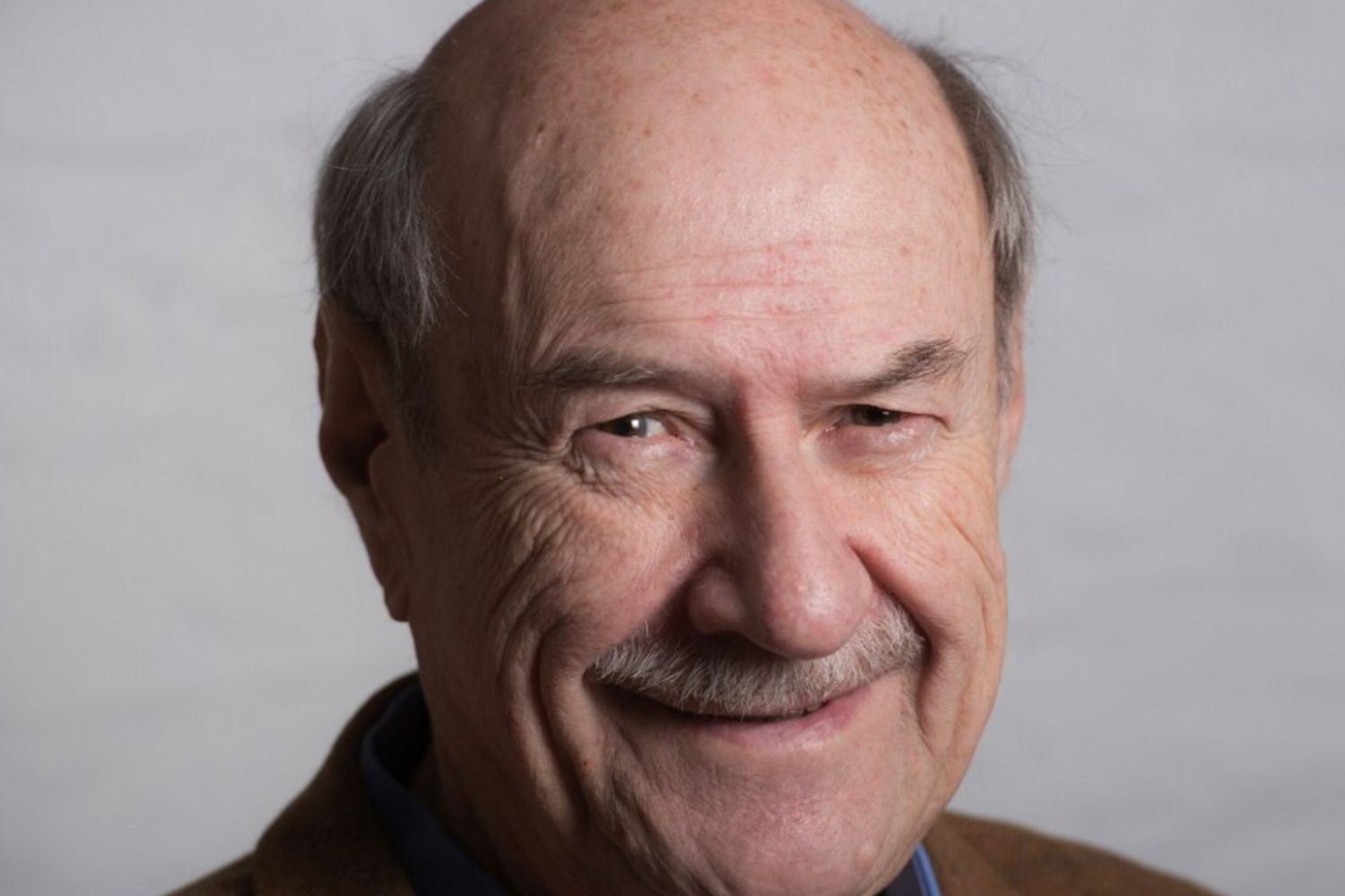 Muore a 83 anni Antonio Skarmeta, l'autore de "Il postino di Neruda"