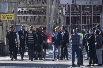 La nave Libra in Albania con il primo gruppo di migranti