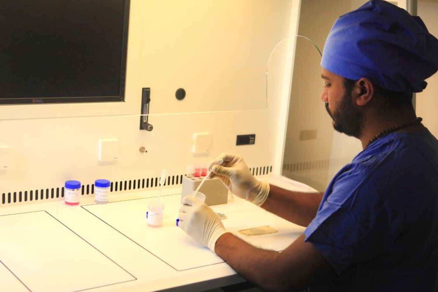 Maternità surrogata, embrioni congelati e stoccati in un laboratorio