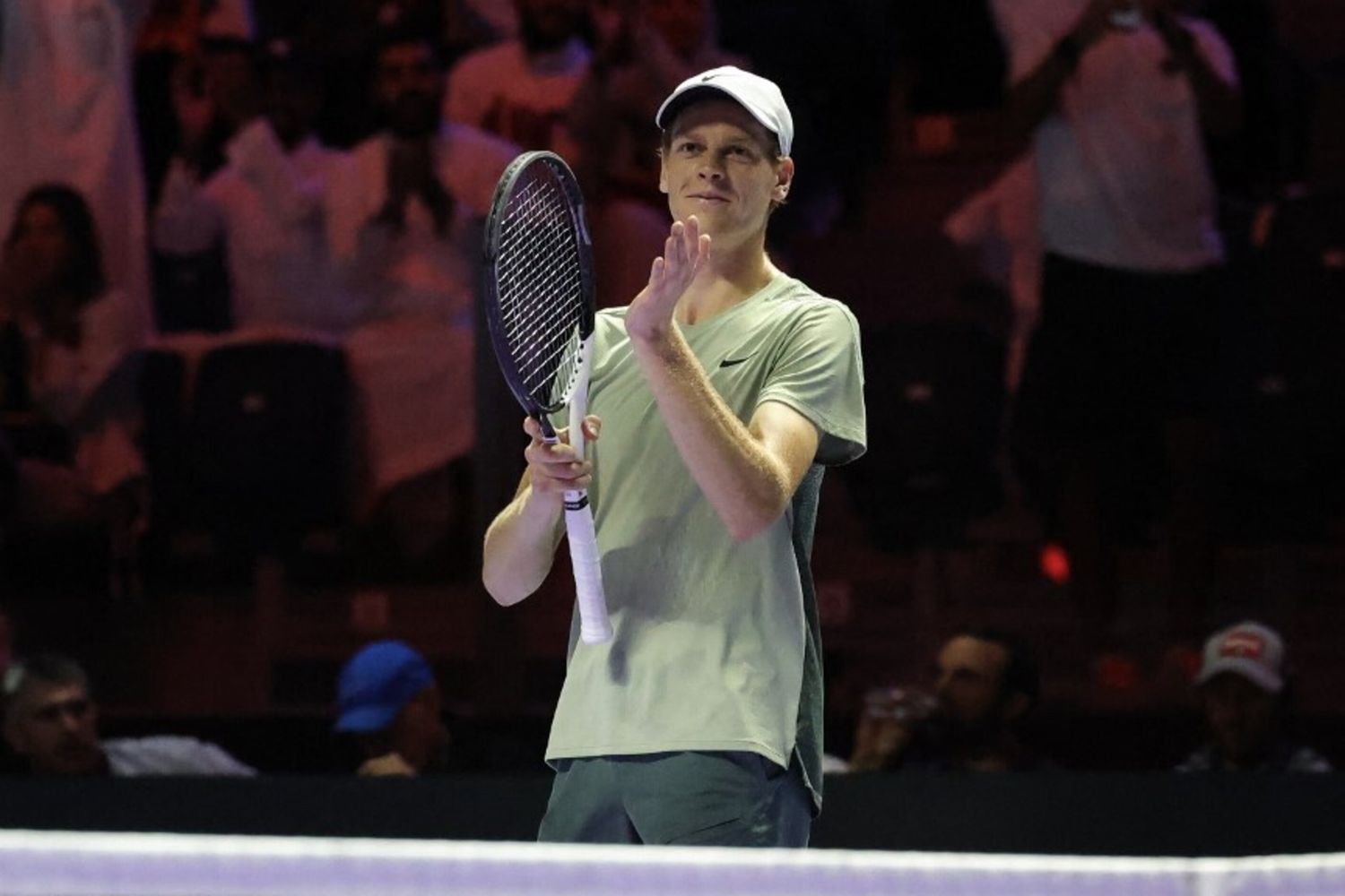 Jannik Sinner batte Medvedev in Arabia Saudita