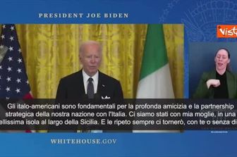 Biden celebra la comunità italiana e scherza con la moglie: "Tornerò in Sicilia con o senza di te"