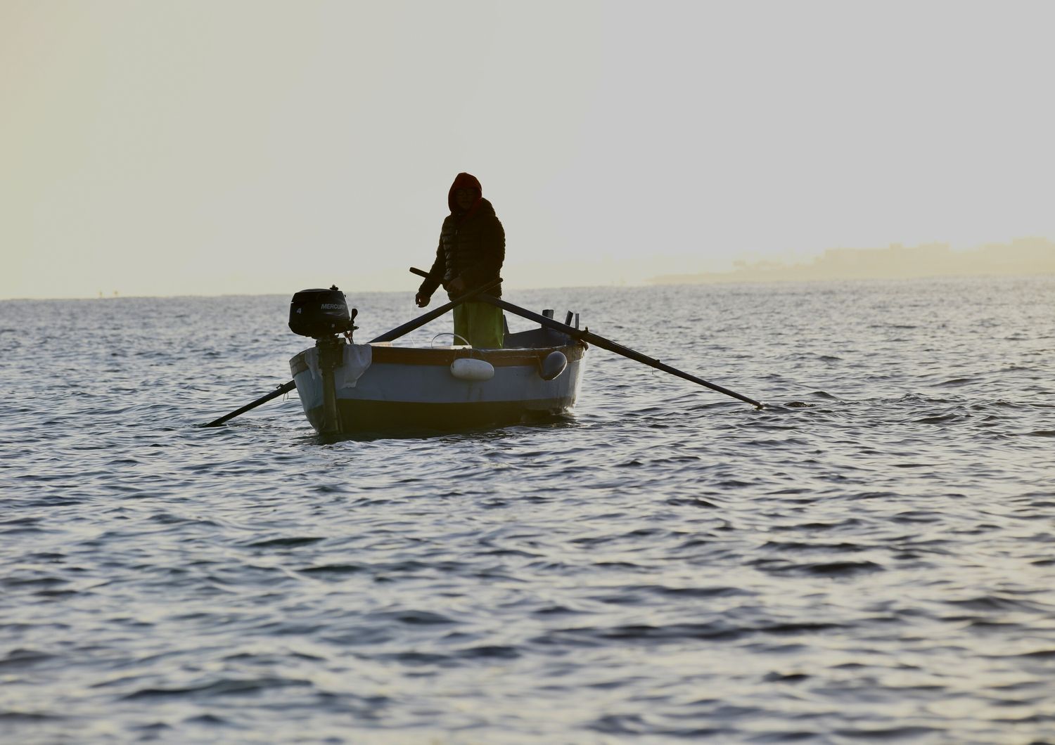 diciannovenne trovato legato mare Bari salvato da pescatore