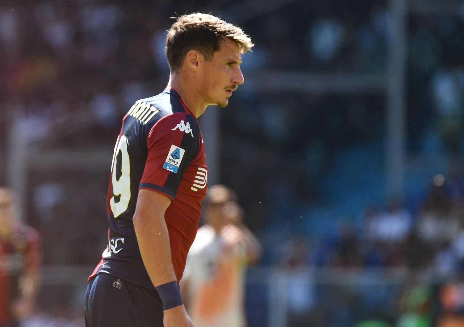 Pinamonti riacciuffa il Bologna, al Marassi finisce 22