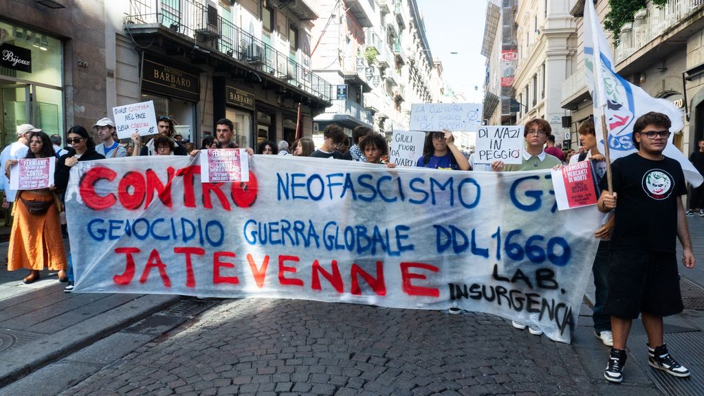 G7 a Napoli, tensione tra manifestanti e polizia