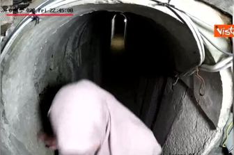 Idf pubblica video con Sinwar che fugge nel tunnel la notte prima del 7 ottobre