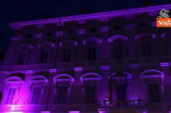 Giornata contro il cancro al seno, la facciata di Palazzo Madama illuminata di rosa